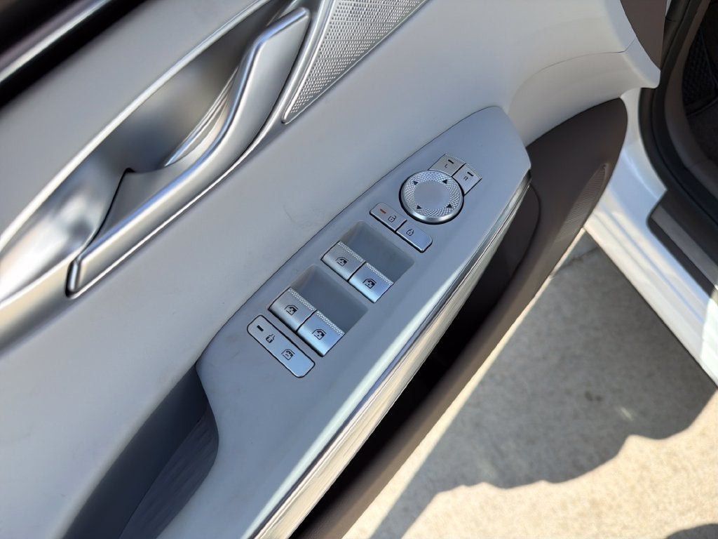 2027 Genesis Electrified GV70 Standard