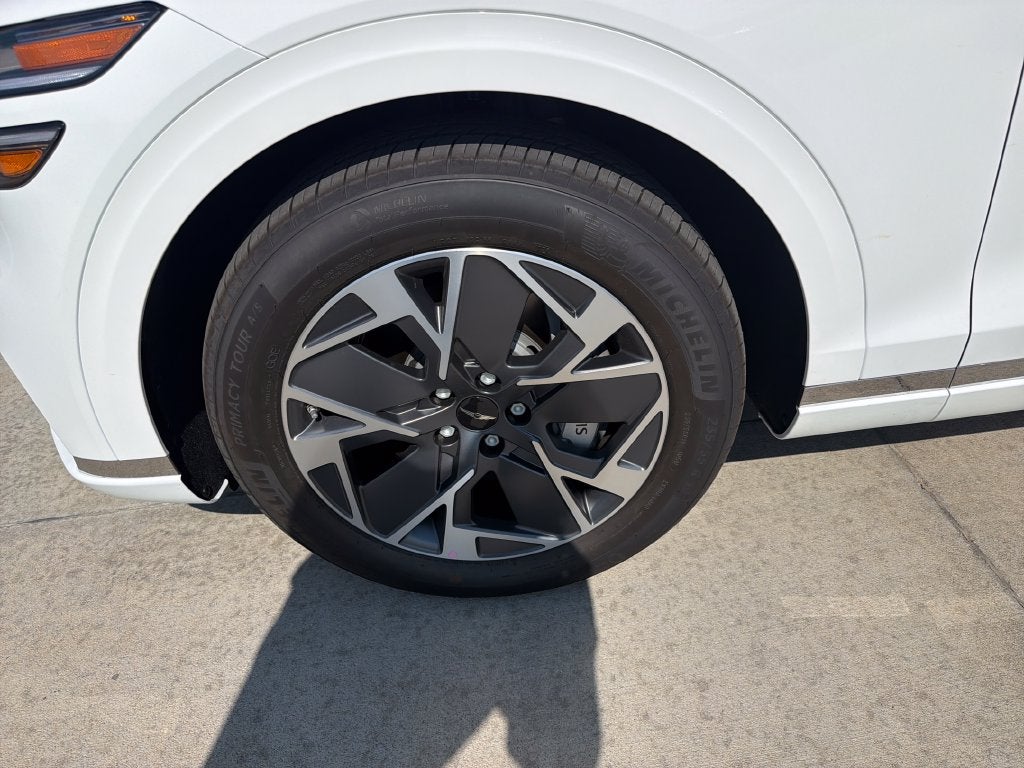 2027 Genesis Electrified GV70 Standard