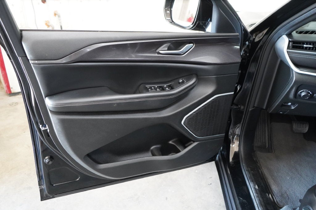 2022 Jeep Grand Cherokee Altitude