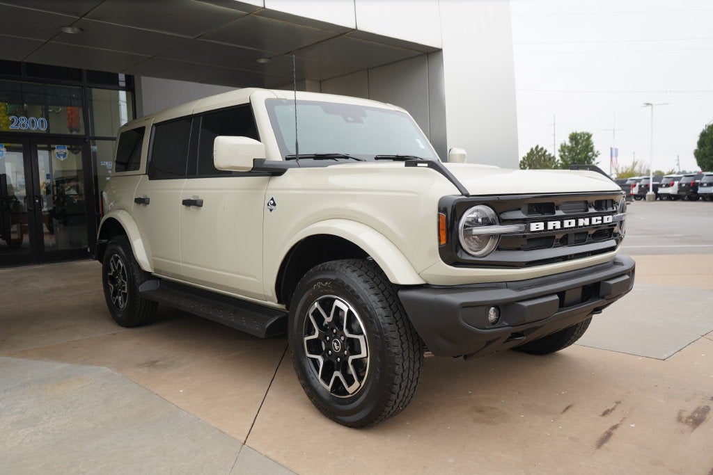 2026 Ford Bronco Outer Banks