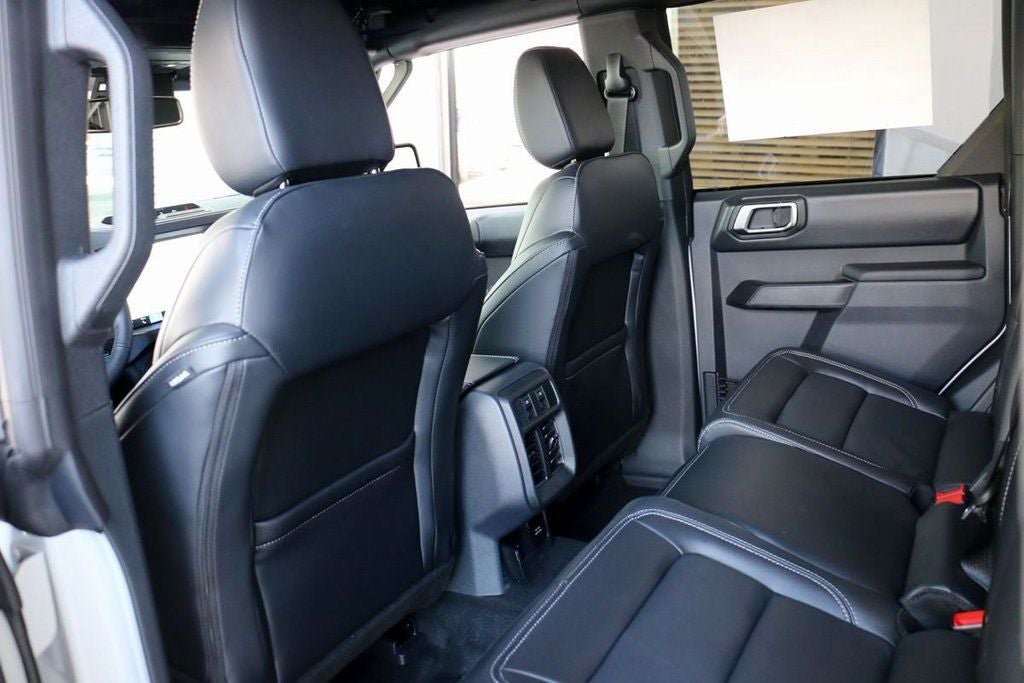 2026 Ford Bronco Outer Banks Custom