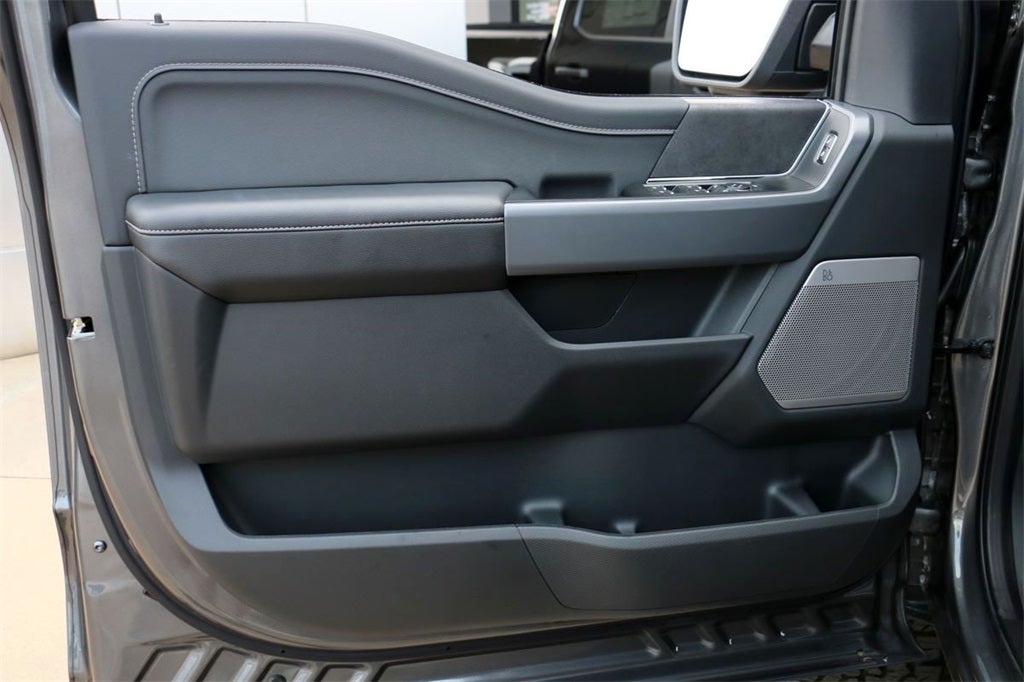 2025 Ford F-150 XLT BLACK WIDOW