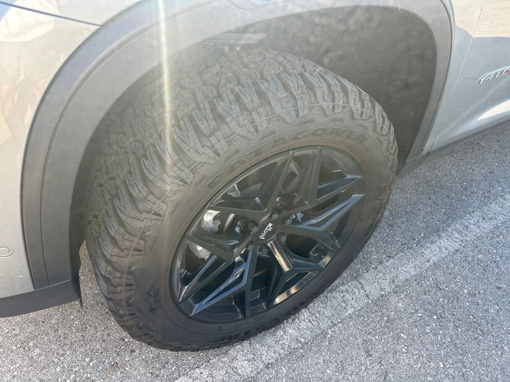 2025 GMC Acadia AT4