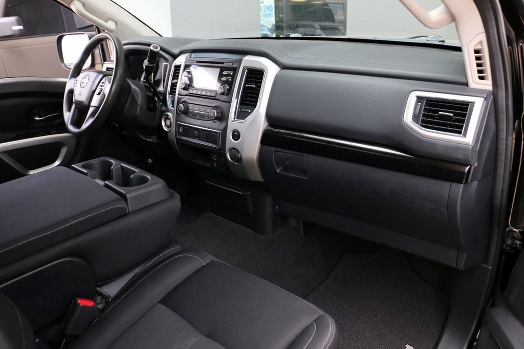 2017 Nissan Titan SV