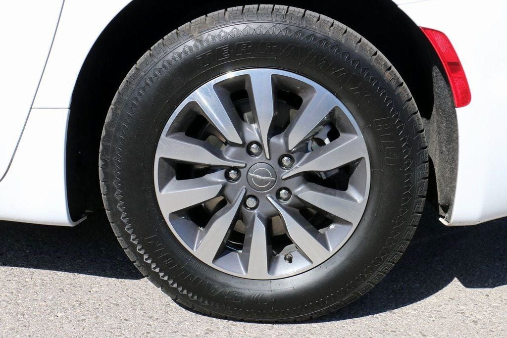 2024 Chrysler Pacifica Hybrid Select