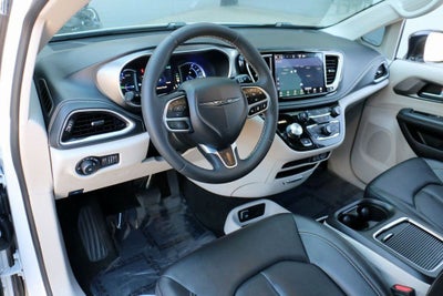 2024 Chrysler Pacifica Hybrid Select