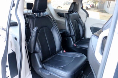 2024 Chrysler Pacifica Hybrid Select