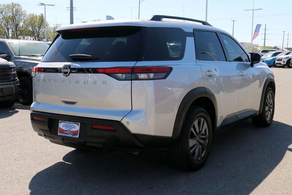 2025 Nissan Pathfinder SV