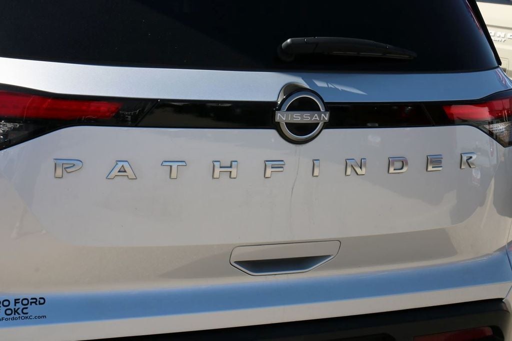 2025 Nissan Pathfinder SV