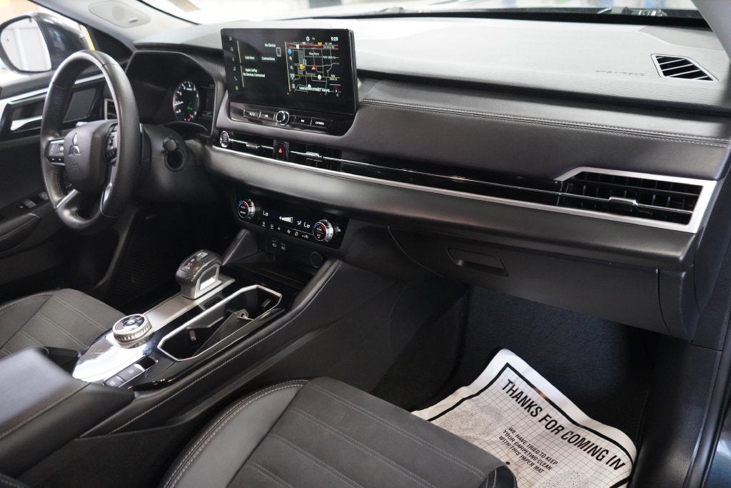 2025 Mitsubishi Outlander SE
