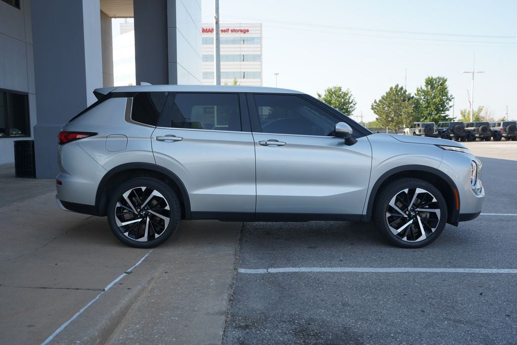 2024 Mitsubishi Outlander SE