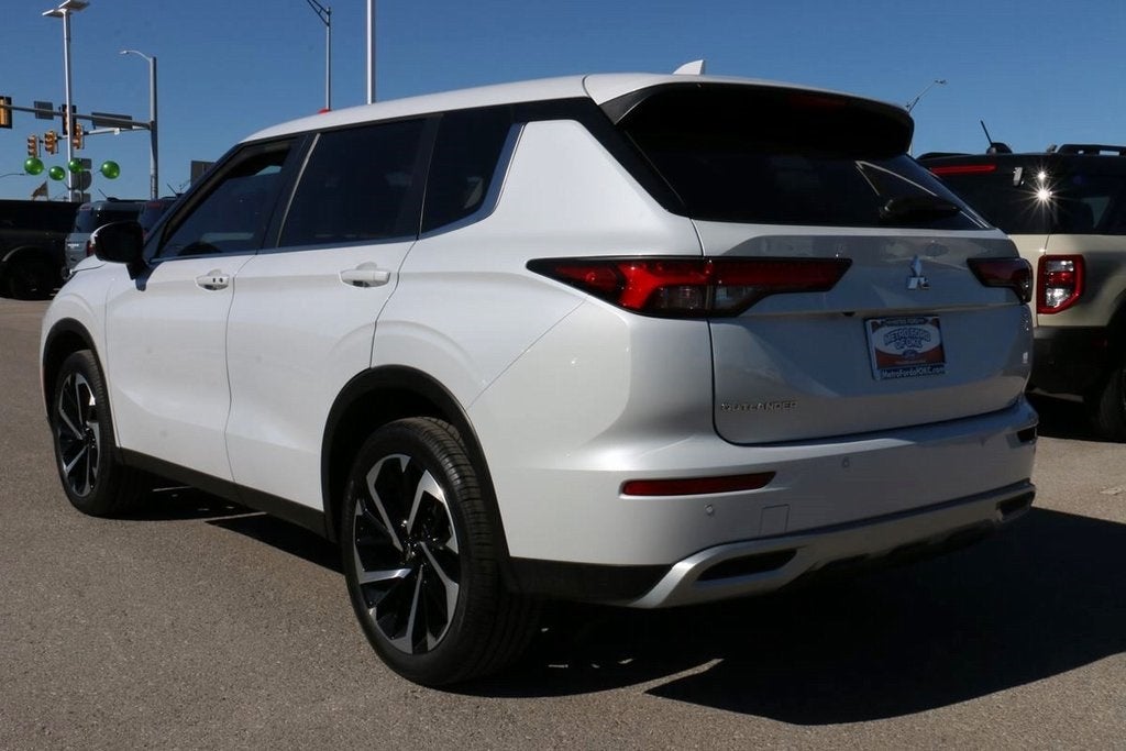 2024 Mitsubishi Outlander SE