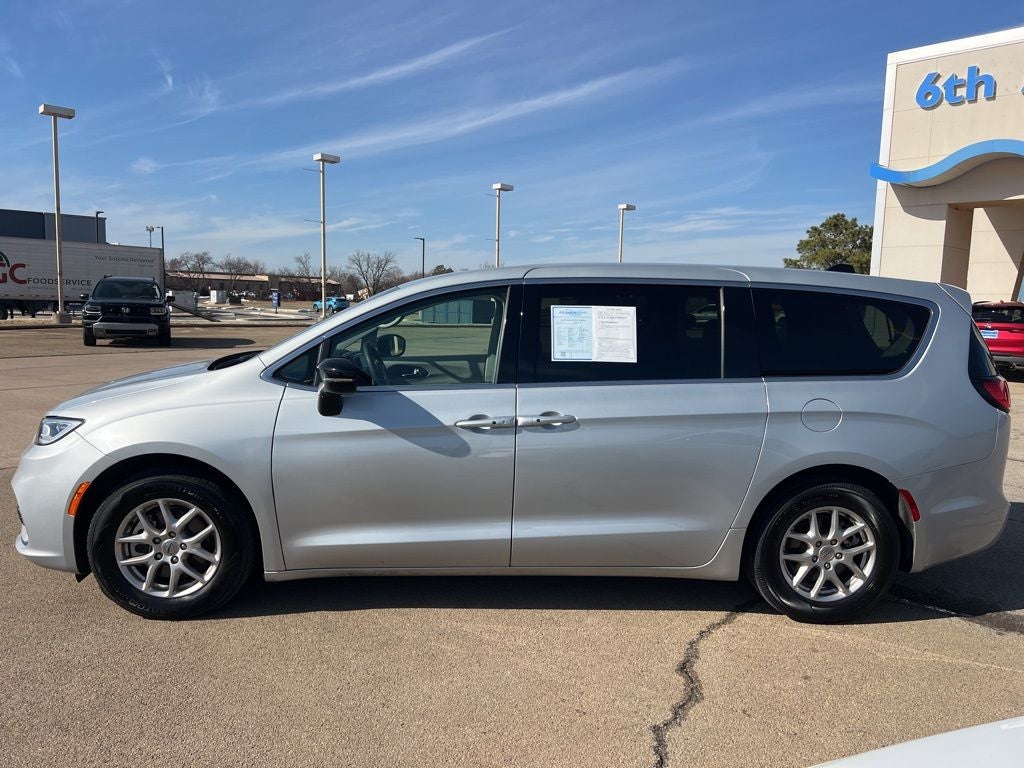 2024 Chrysler Pacifica Touring L
