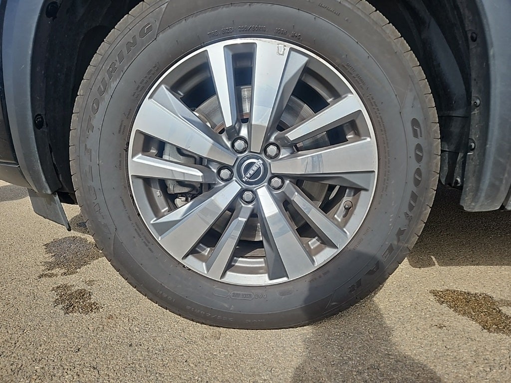 2025 Nissan Pathfinder SL