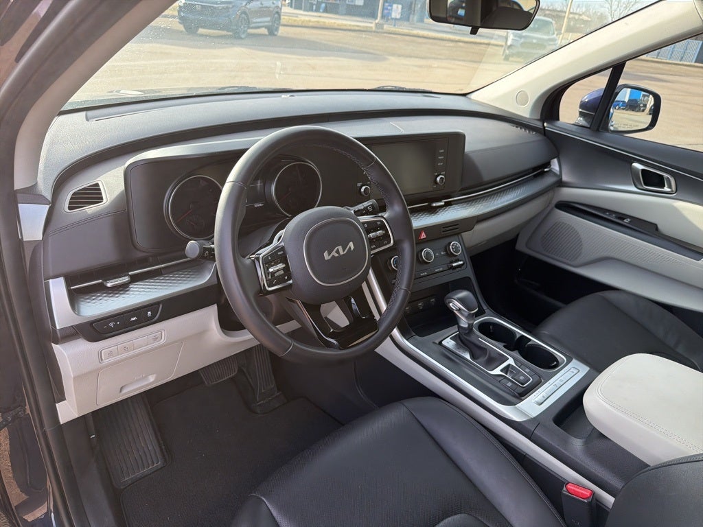 2024 Kia Carnival LX