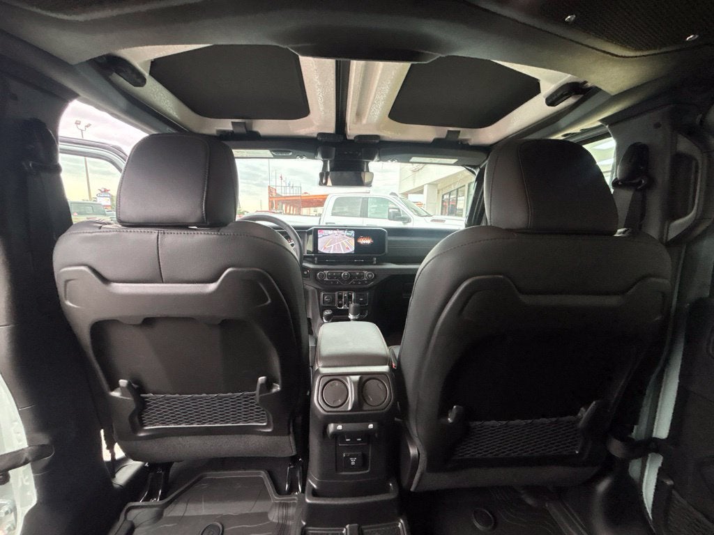 2027 Jeep Wrangler WRANGLER 4-DOOR SAHARA