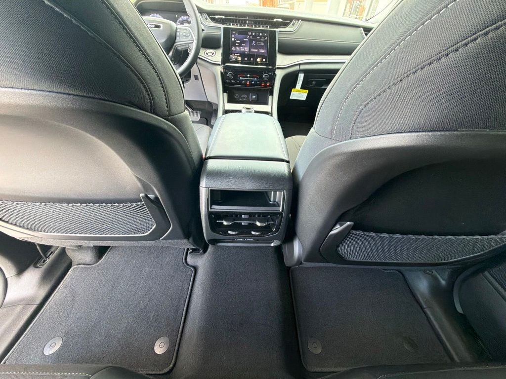 2026 Jeep Grand Cherokee GRAND CHEROKEE LAREDO 4X2