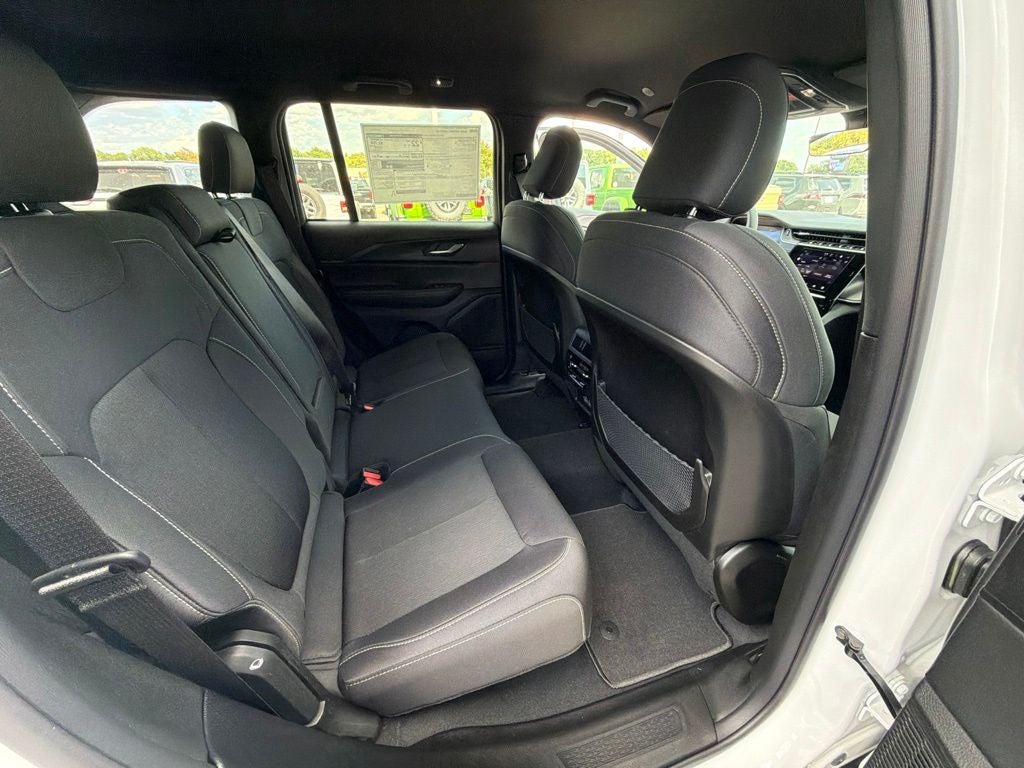 2026 Jeep Grand Cherokee GRAND CHEROKEE LAREDO 4X2