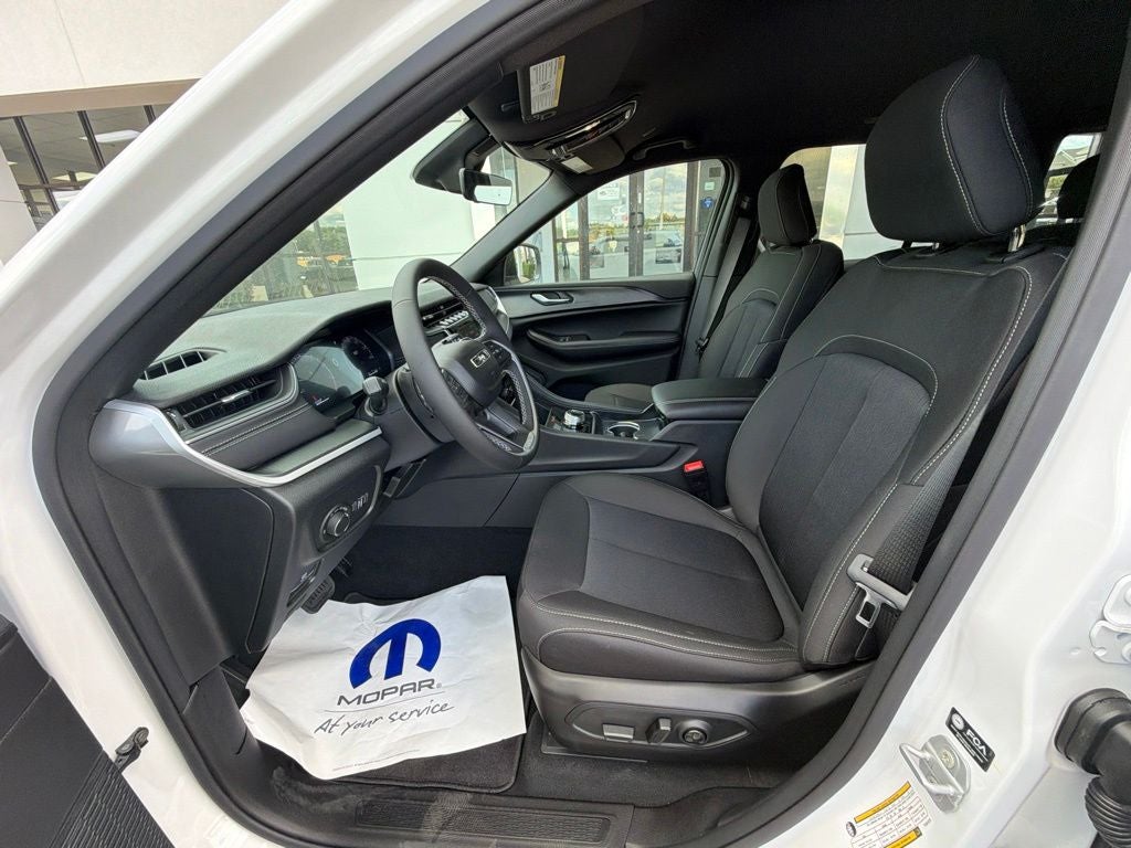 2026 Jeep Grand Cherokee GRAND CHEROKEE LAREDO 4X2