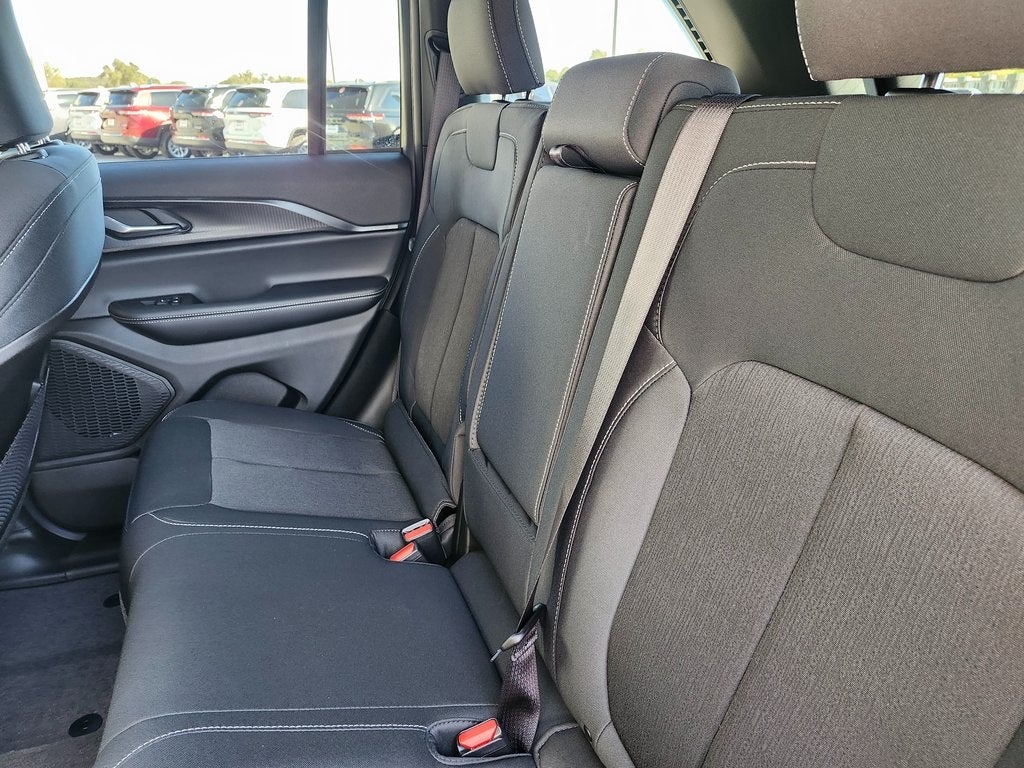 2025 Jeep Grand Cherokee GRAND CHEROKEE LAREDO X 4X2