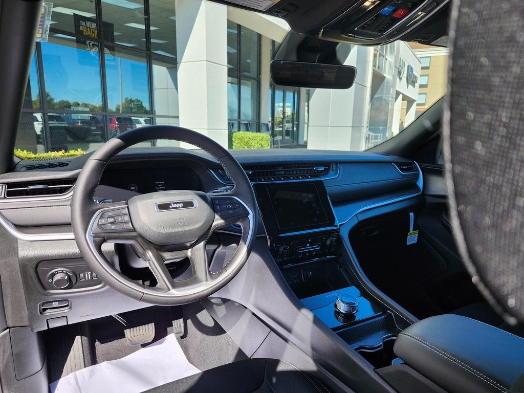 2025 Jeep Grand Cherokee GRAND CHEROKEE LAREDO X 4X2