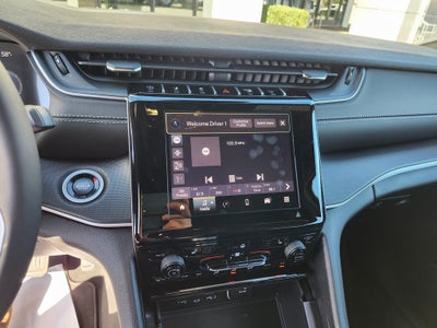 2025 Jeep Grand Cherokee GRAND CHEROKEE LAREDO X 4X2