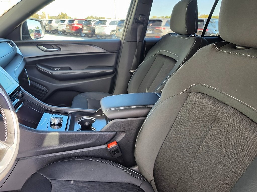 2025 Jeep Grand Cherokee GRAND CHEROKEE LAREDO X 4X2