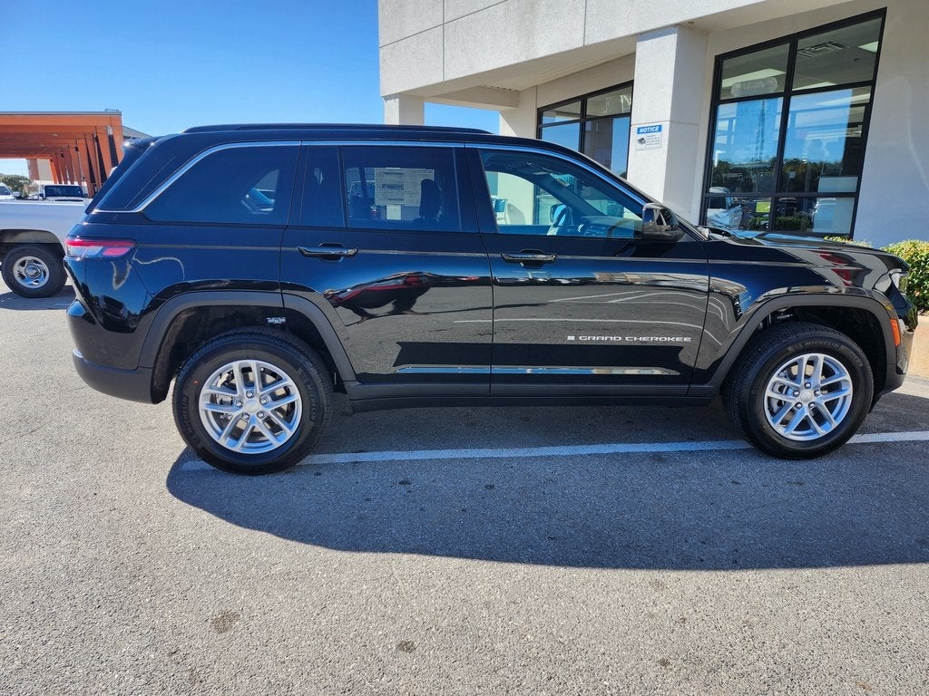 2025 Jeep Grand Cherokee GRAND CHEROKEE LAREDO X 4X2