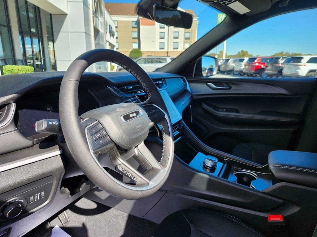 2025 Jeep Grand Cherokee GRAND CHEROKEE LAREDO X 4X2