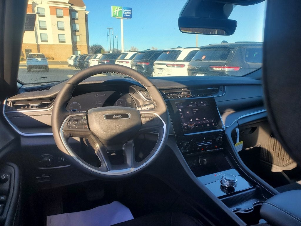 2025 Jeep Grand Cherokee GRAND CHEROKEE LAREDO X 4X2