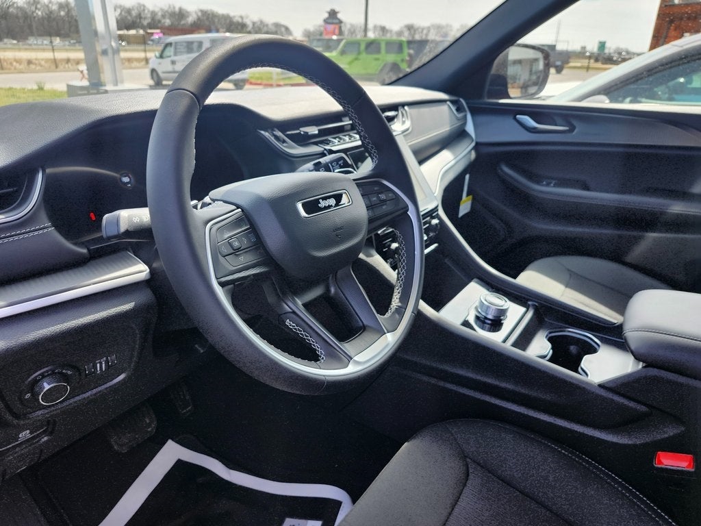 2026 Jeep Grand Cherokee GRAND CHEROKEE LAREDO 4X2