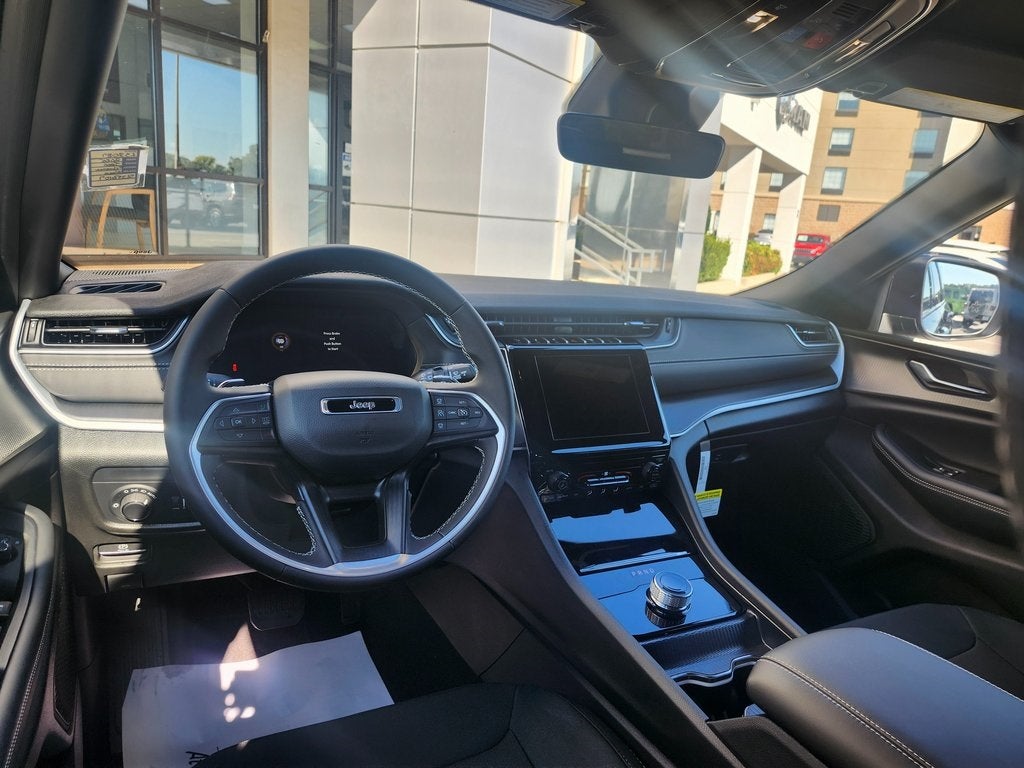 2025 Jeep Grand Cherokee GRAND CHEROKEE LAREDO X 4X2