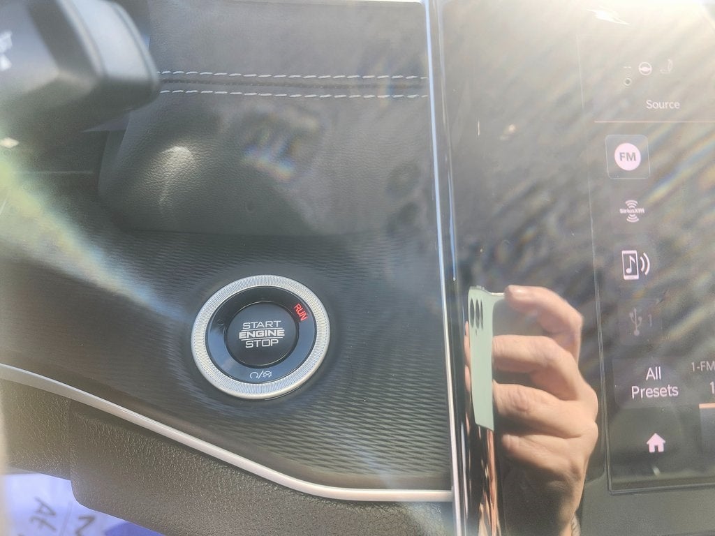 2025 Jeep Grand Cherokee GRAND CHEROKEE LAREDO X 4X2