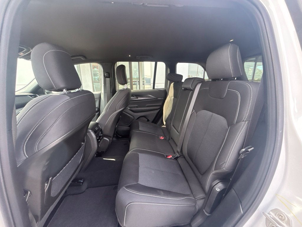 2026 Jeep Grand Cherokee GRAND CHEROKEE LAREDO 4X4