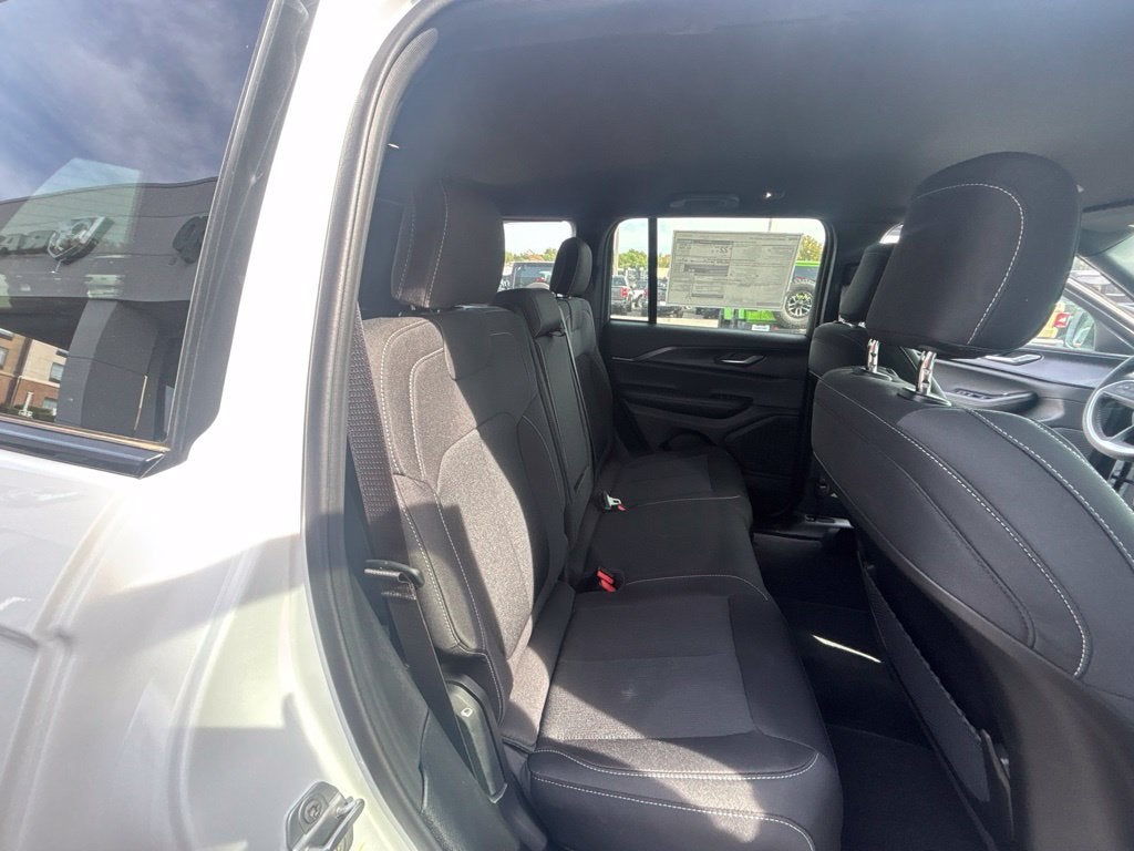 2026 Jeep Grand Cherokee GRAND CHEROKEE LAREDO 4X4