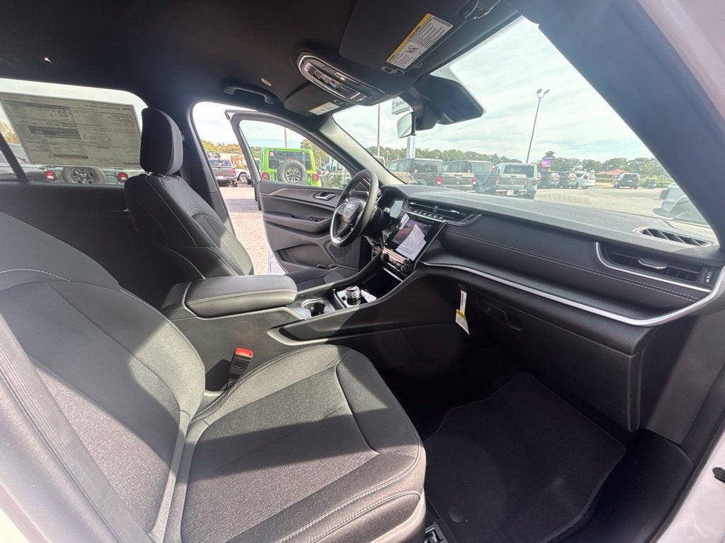 2026 Jeep Grand Cherokee GRAND CHEROKEE LAREDO 4X4
