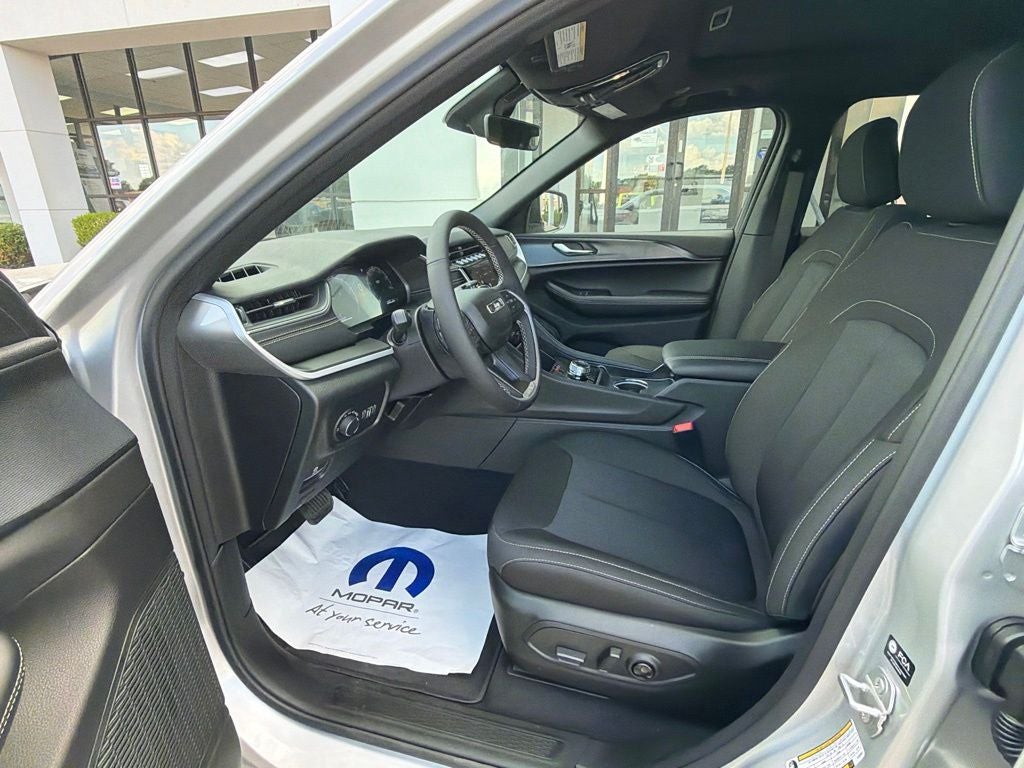 2026 Jeep Grand Cherokee GRAND CHEROKEE LAREDO X 4X4