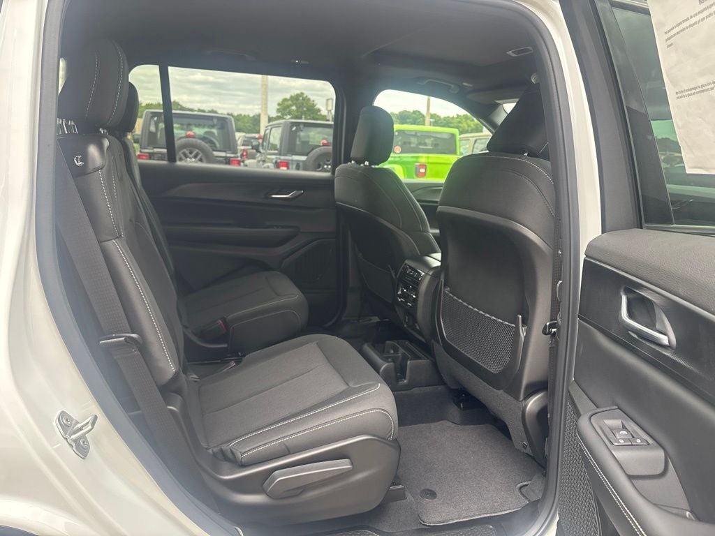 2026 Jeep Grand Cherokee GRAND CHEROKEE L LAREDO X 4X2
