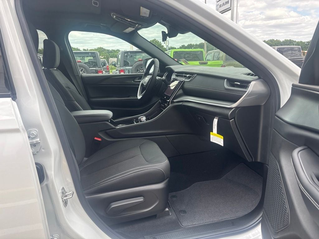 2026 Jeep Grand Cherokee GRAND CHEROKEE L LAREDO X 4X2