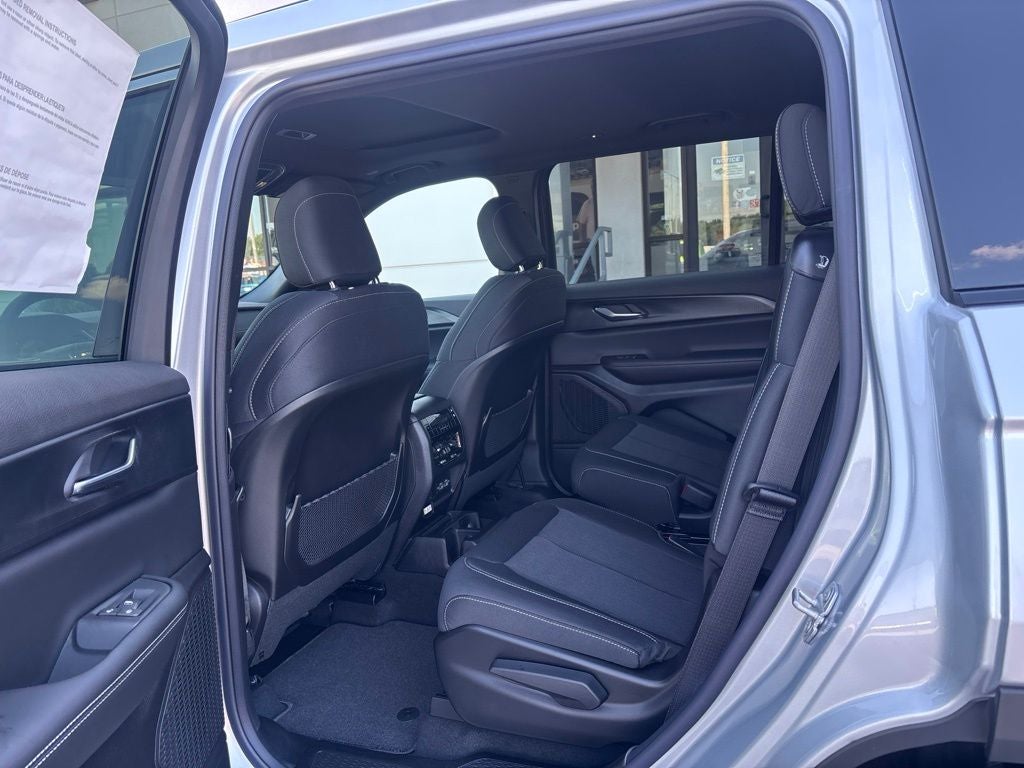 2026 Jeep Grand Cherokee GRAND CHEROKEE L LAREDO X 4X2