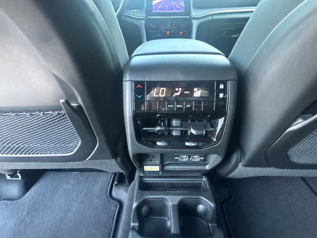 2026 Jeep Grand Cherokee GRAND CHEROKEE L LAREDO X 4X2