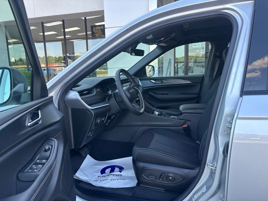 2026 Jeep Grand Cherokee GRAND CHEROKEE L LAREDO X 4X2