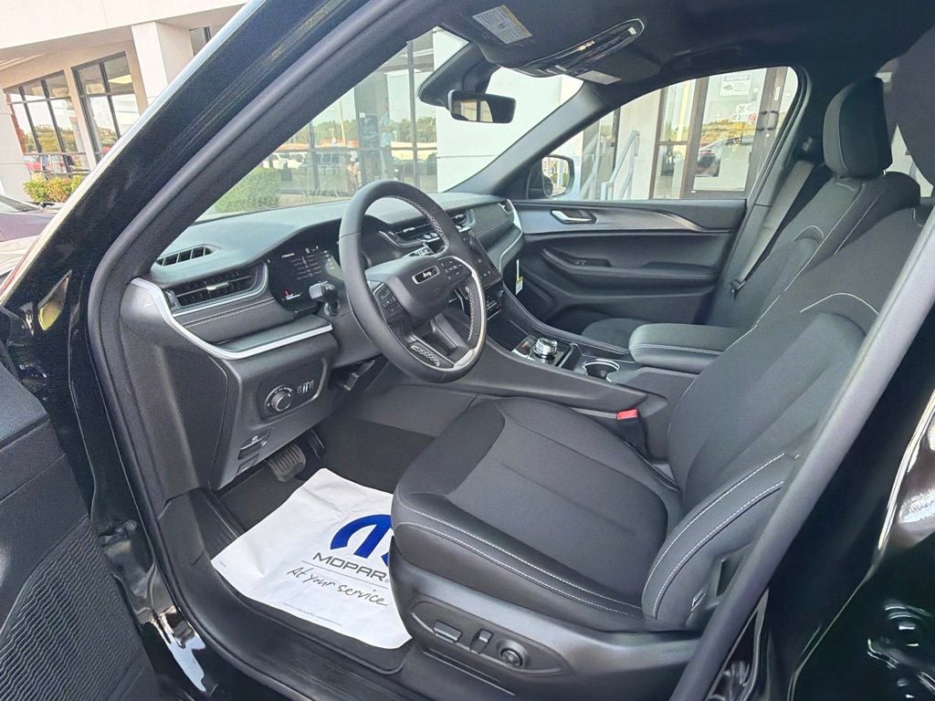 2026 Jeep Grand Cherokee GRAND CHEROKEE L LAREDO X 4X2