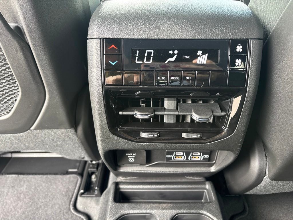 2026 Jeep Grand Cherokee GRAND CHEROKEE L LAREDO X 4X2