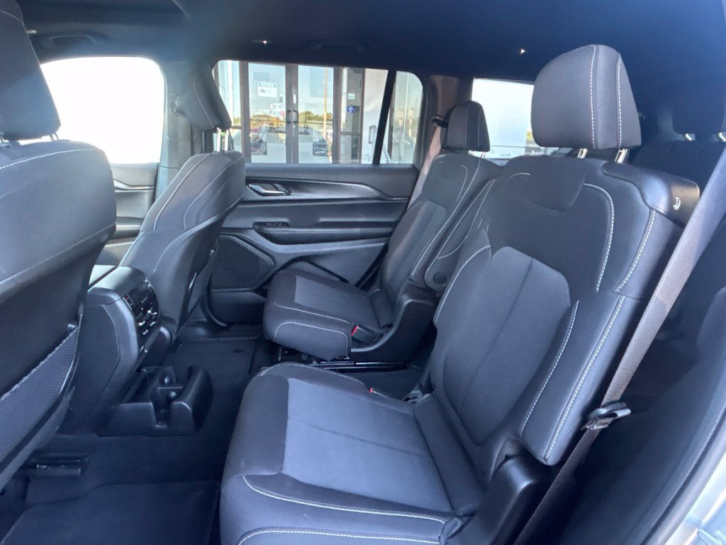 2025 Jeep Grand Cherokee L Laredo X 4x2