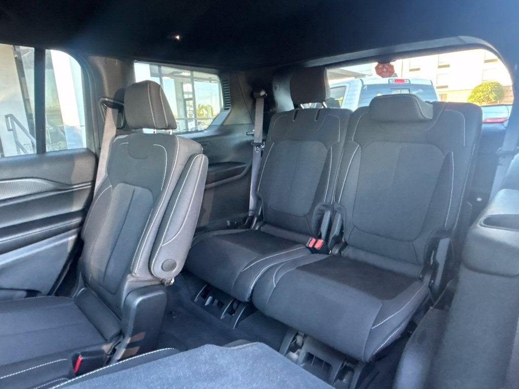 2025 Jeep Grand Cherokee L Laredo X 4x2