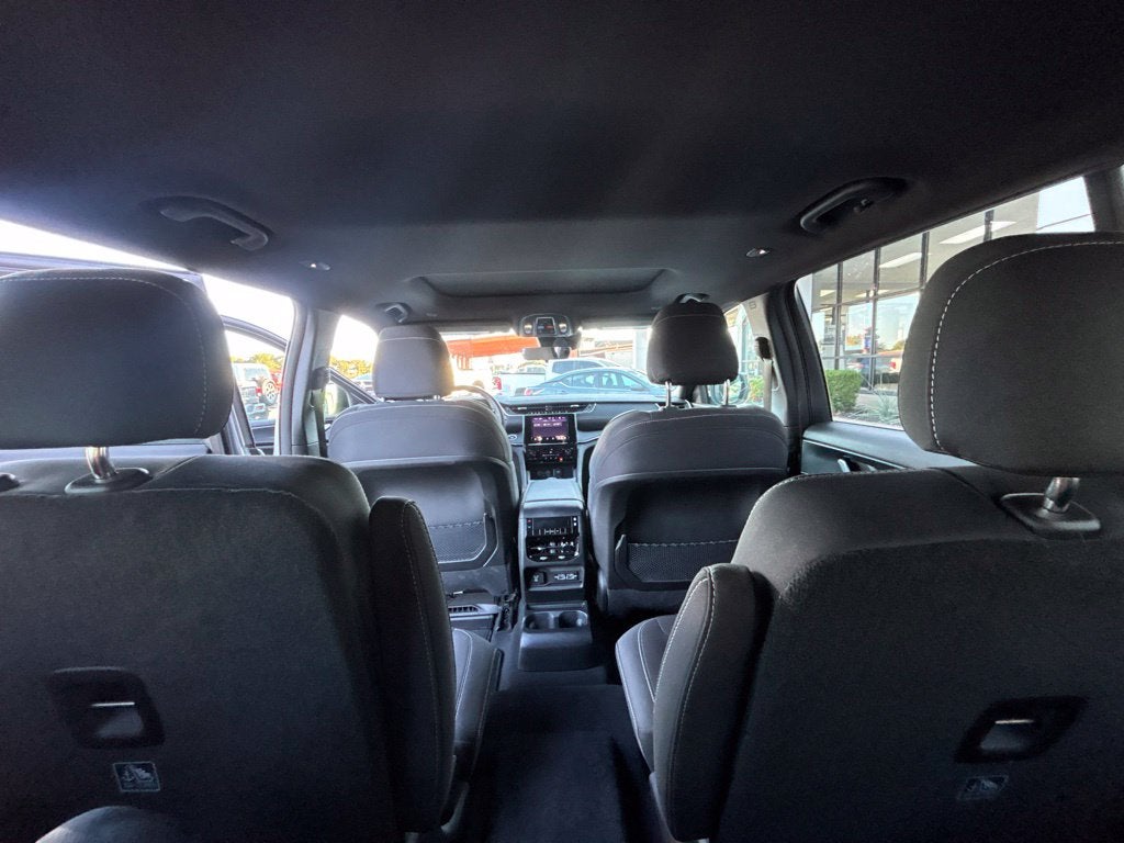 2025 Jeep Grand Cherokee L Laredo X 4x2