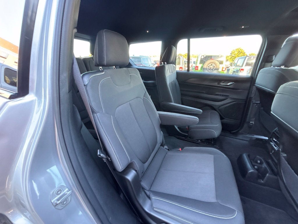2025 Jeep Grand Cherokee L Laredo X 4x2