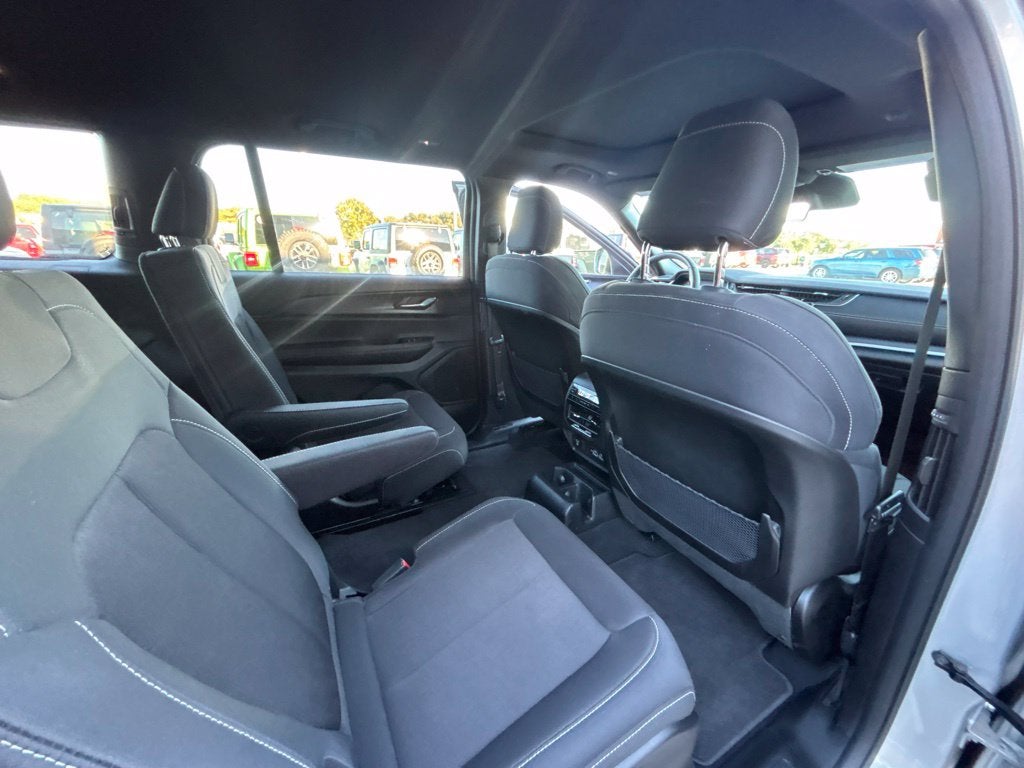 2025 Jeep Grand Cherokee L Laredo X 4x2