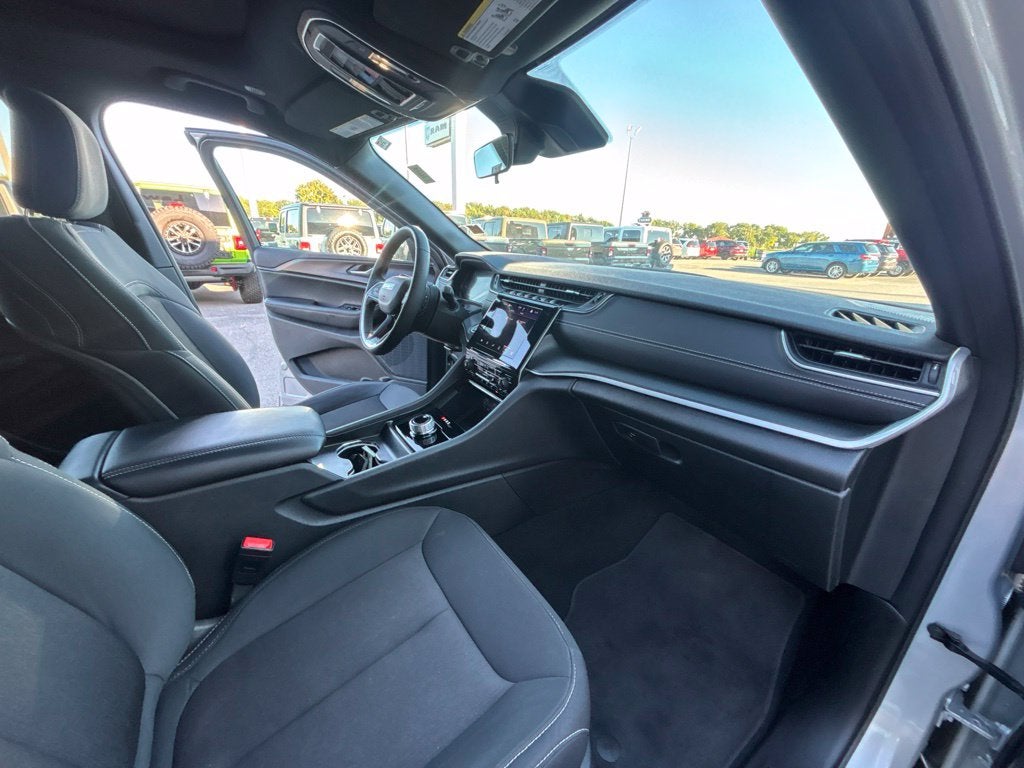 2025 Jeep Grand Cherokee L Laredo X 4x2